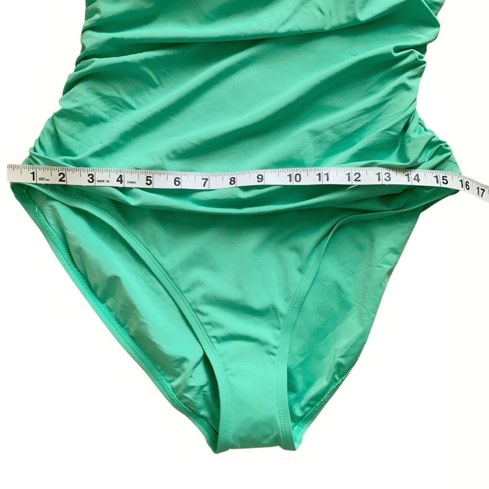 LA BLANCA One Piece Swimsuit! Retail $120 - Picture 4 of 7